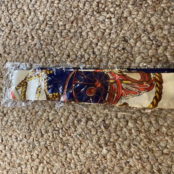 Eitenne Ainger  scarf - Picture 4 of 5